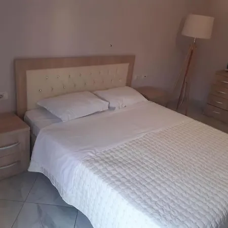 Διαμέρισμα In Near Centre *